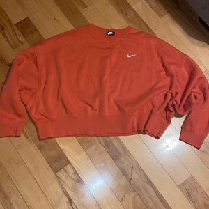 Cropped Nike sweatshirt. XXL